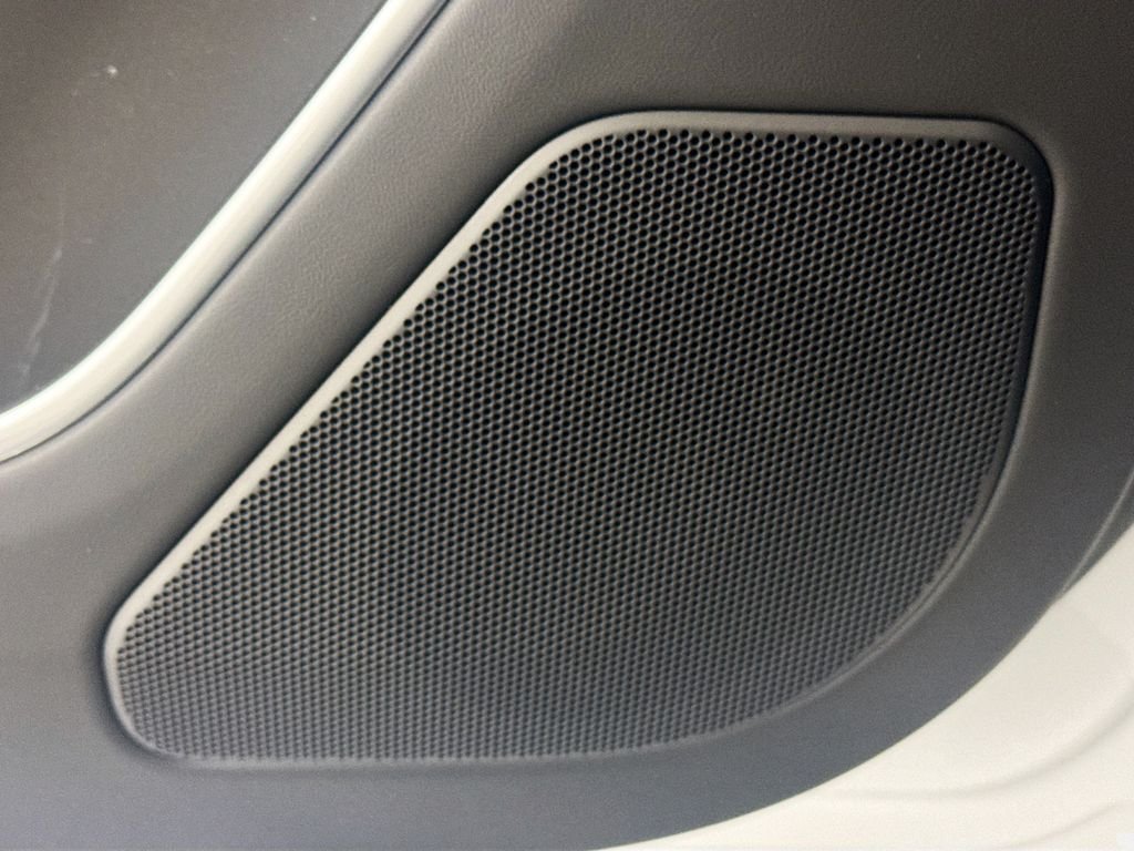New 2026 Fuji White Land Rover SE image 18