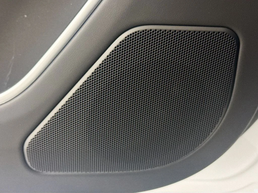 New 2026 Fuji White Land Rover SE image 18