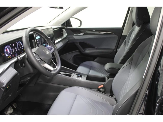 New 2026 Deep Black Pearl Volkswagen 2.0T SE image 3
