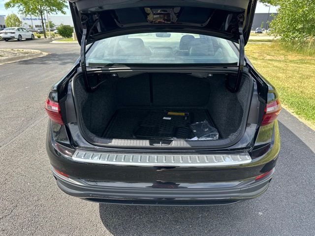New 2026 Deep Black Pearl Volkswagen 1.5T SE image 13