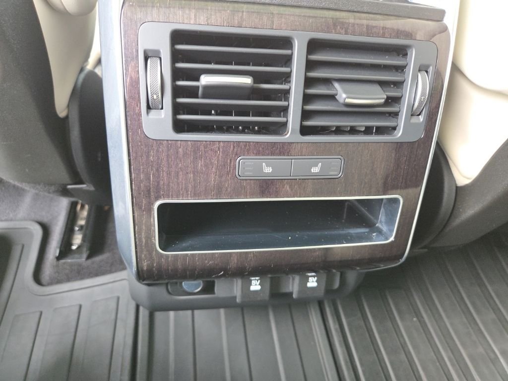 Used 2020 Silicon Silver Premium Metallic Land Rover HSE image 13