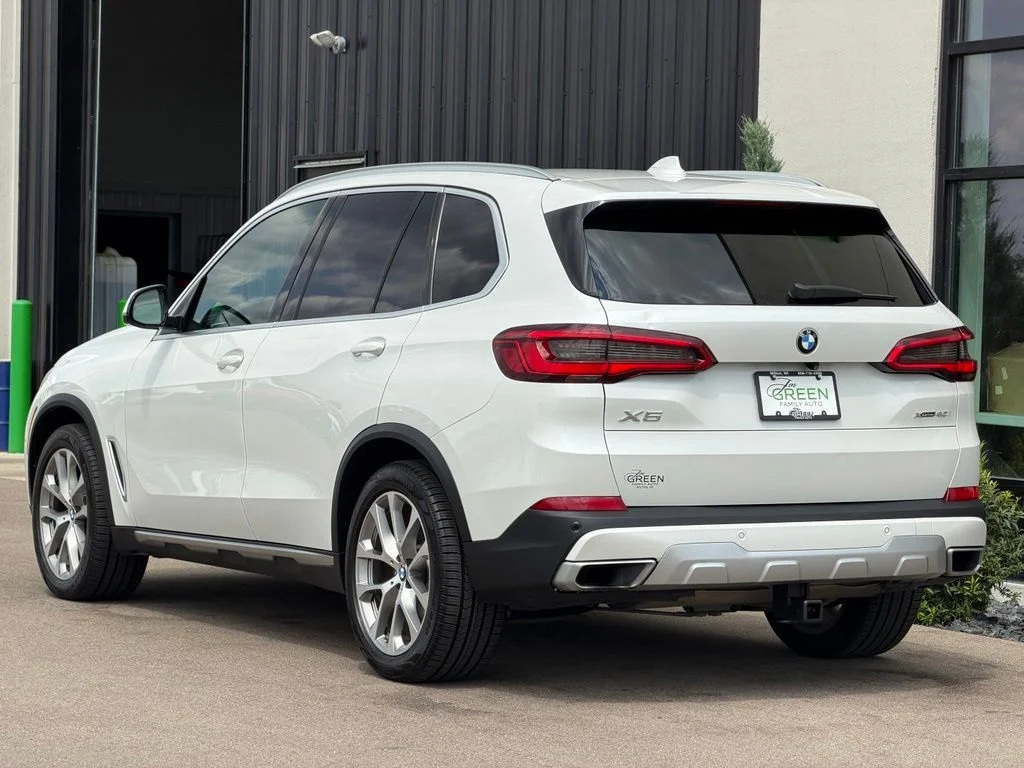 Used 2019 White BMW xDrive40i image 3