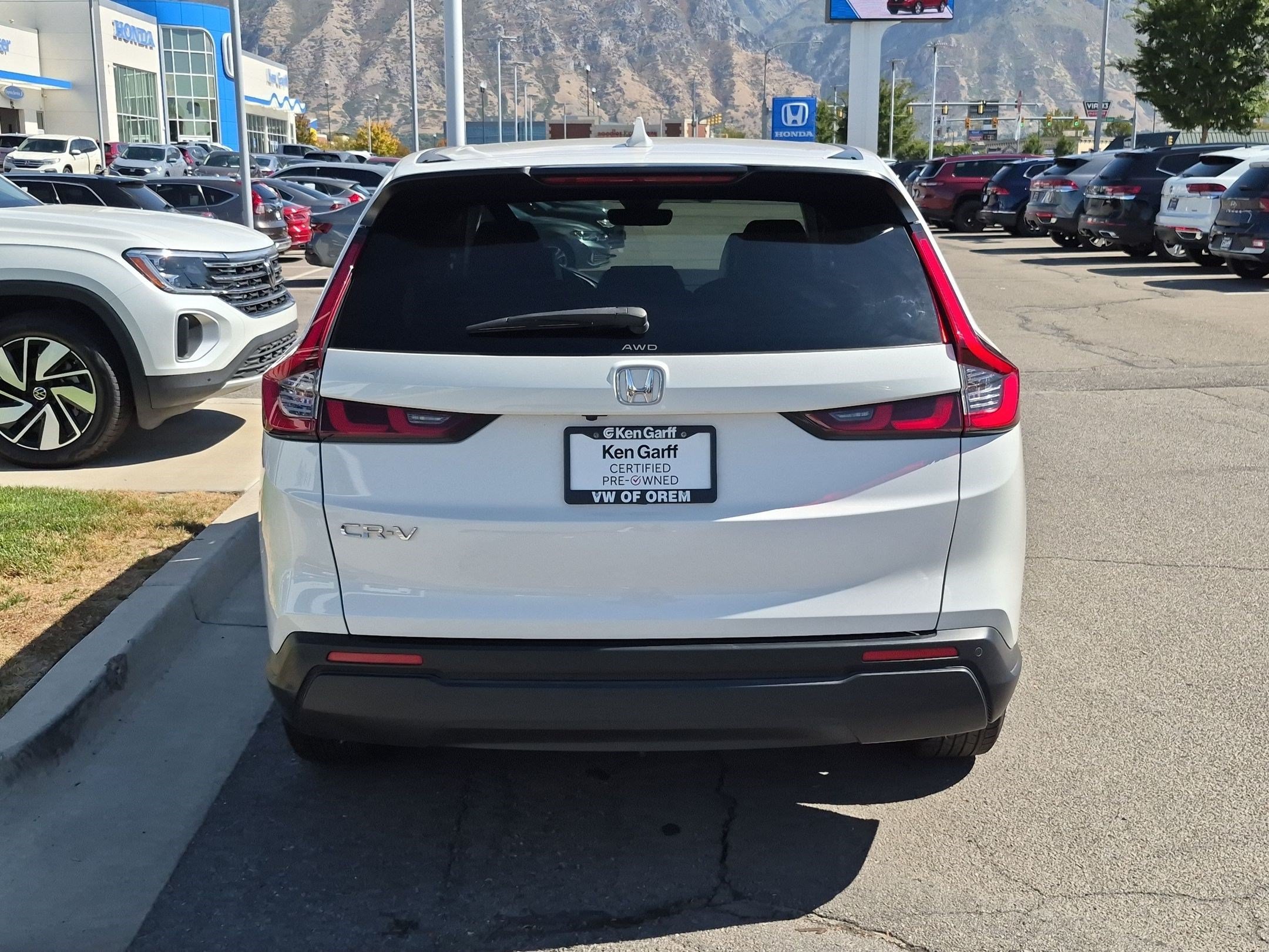 Used 2024 Platinum White Pearl Honda EX-L image 4