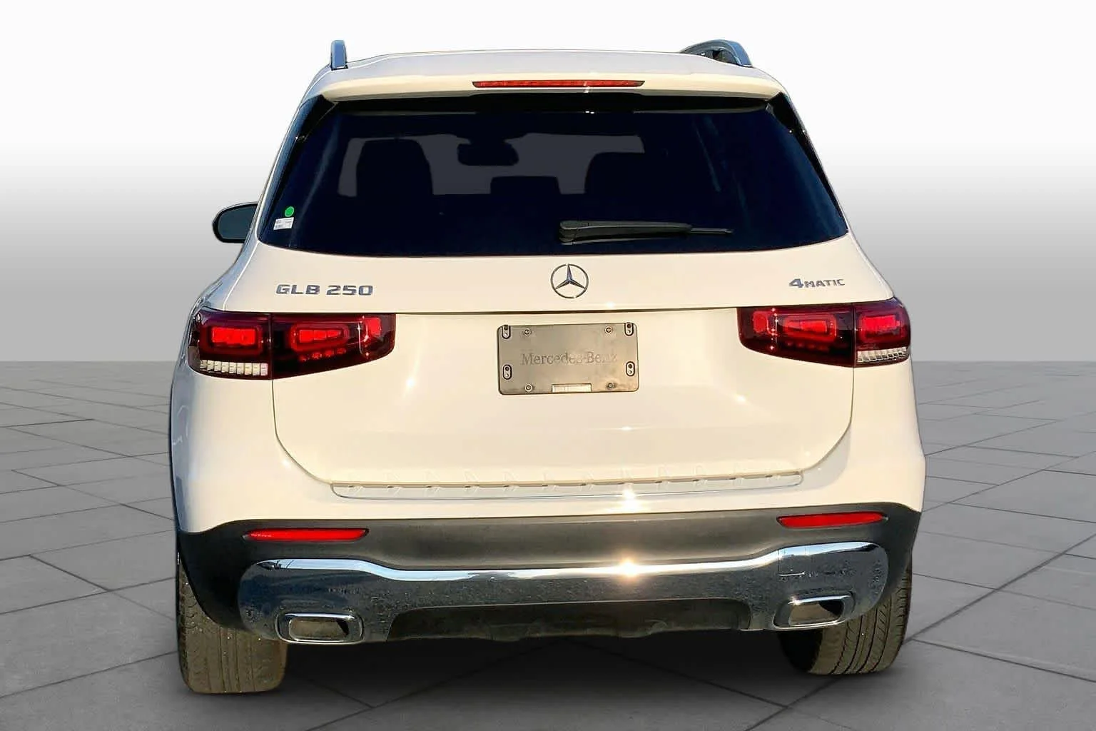 Used 2023 Polar White Mercedes-Benz GLB 250 image 5