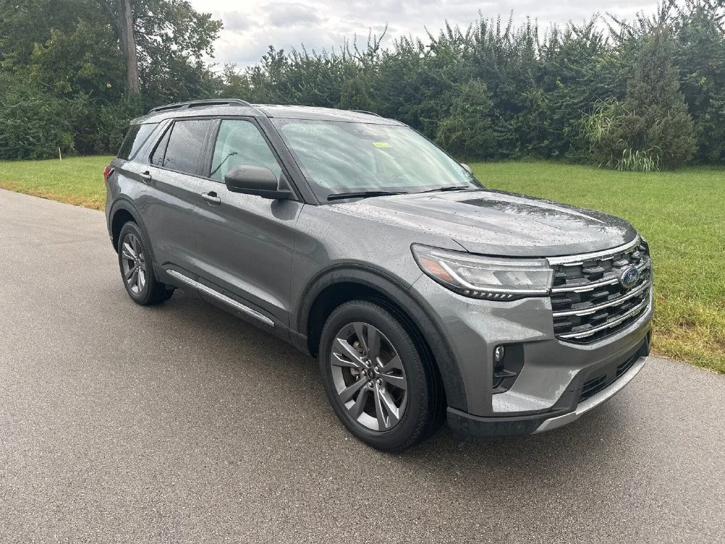 Used 2025 Gray Ford Active image 1
