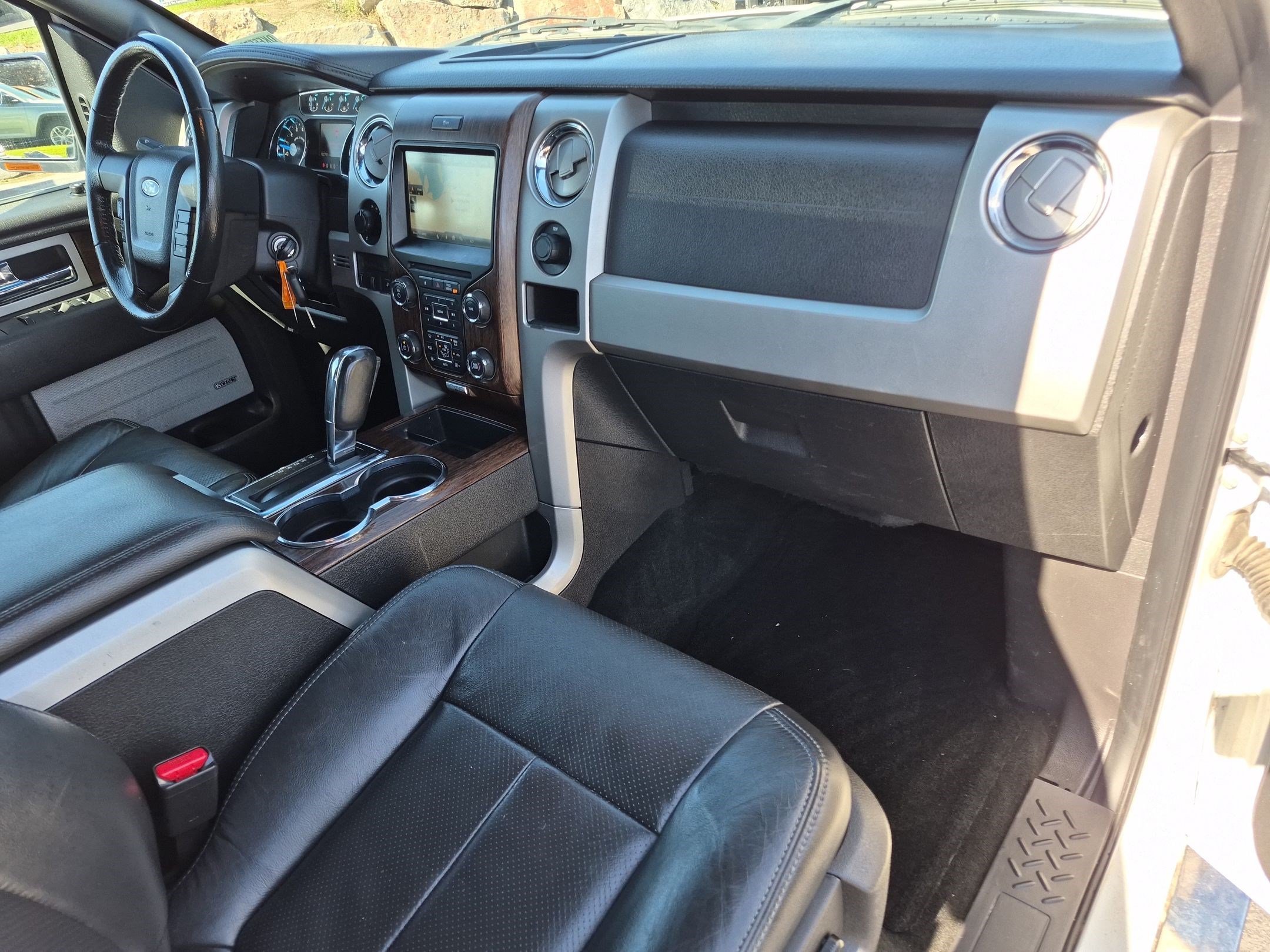 Used 2013 White Ford XL image 34