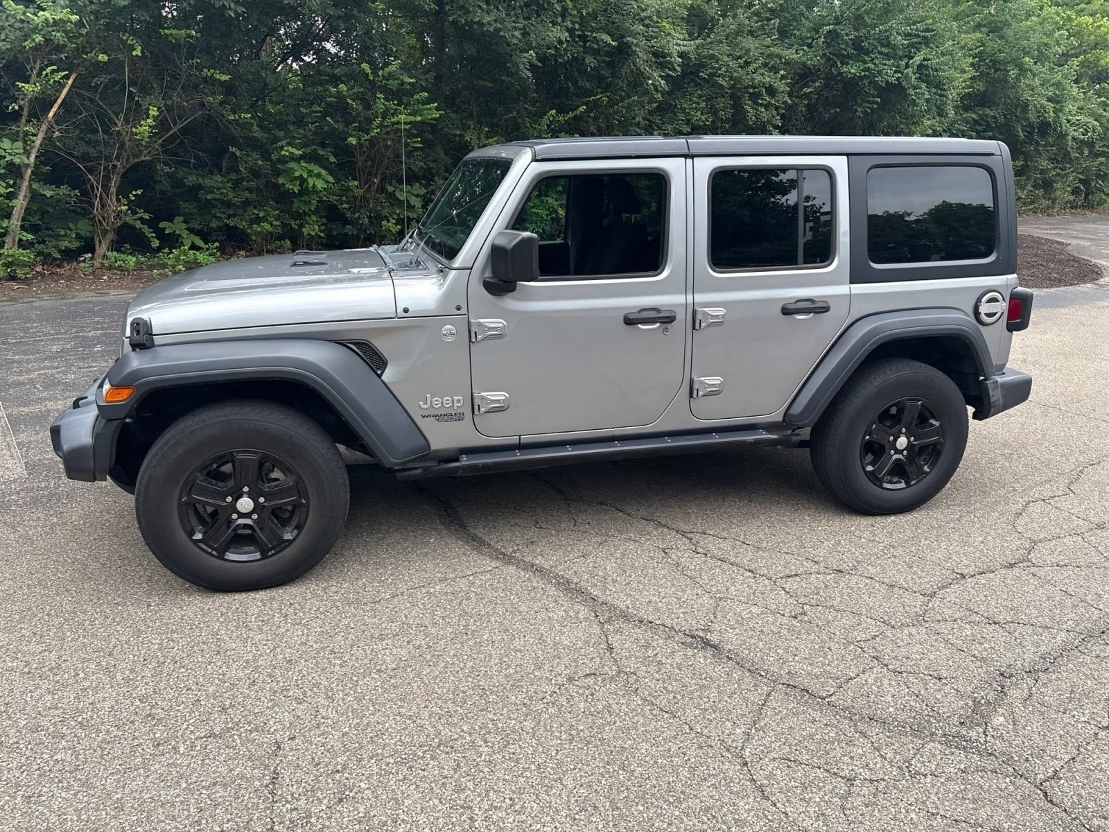 Used 2018 Billet Silver Metallic Clearcoat Jeep Sport S image 2