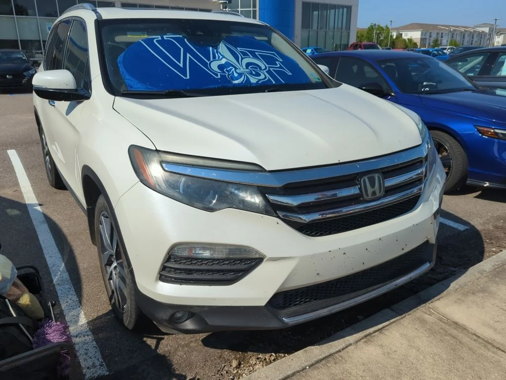 Used 2017 White Diamond Pearl Honda Elite image 2