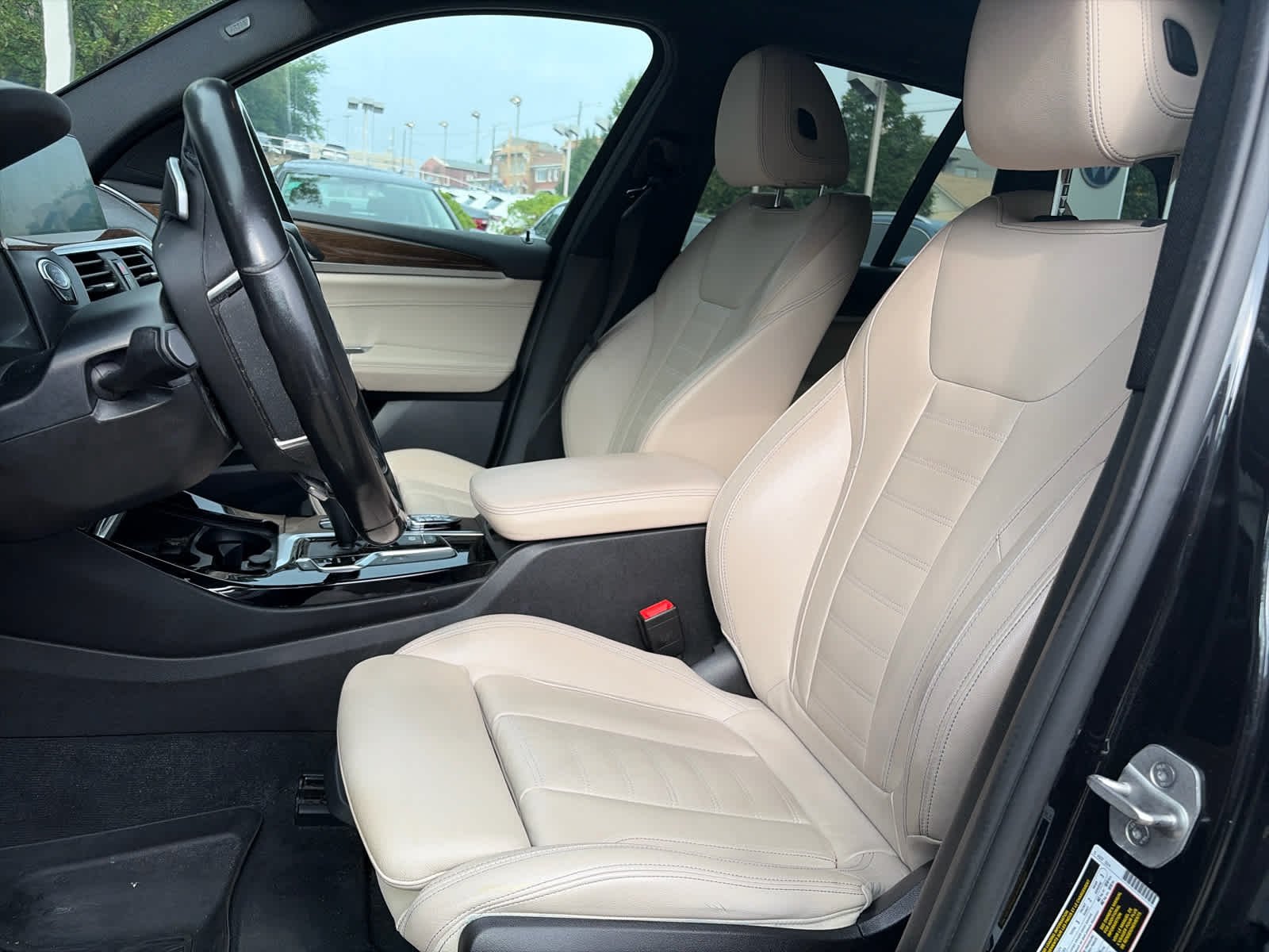 Used 2021 Black Sapphire Metallic BMW xDrive30i image 6