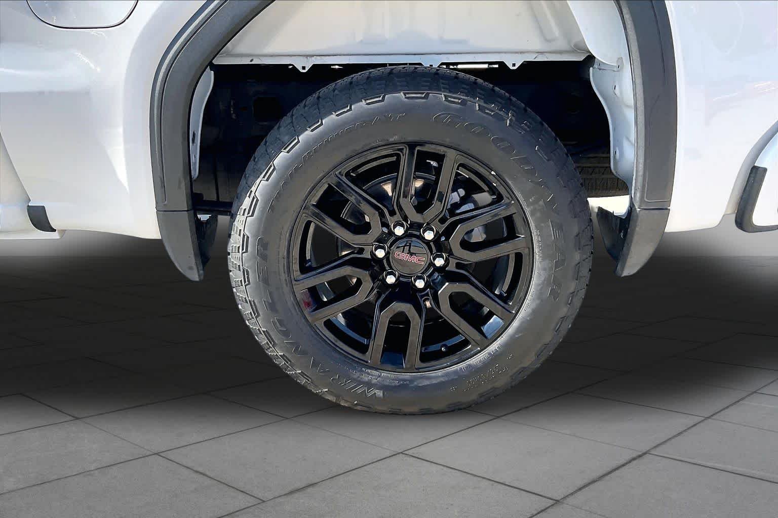 Certified Used 2023 SUMMIT WHITE GMC Pro image 10