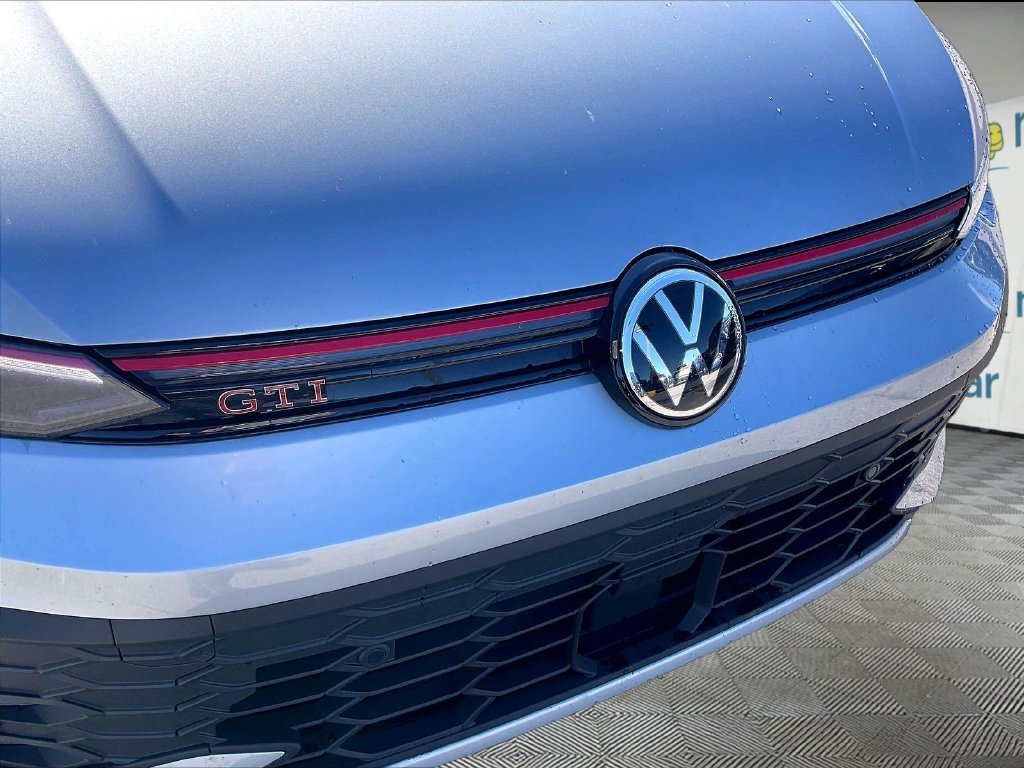 Used 2026 Alpine Silver Metallic Volkswagen SE image 28