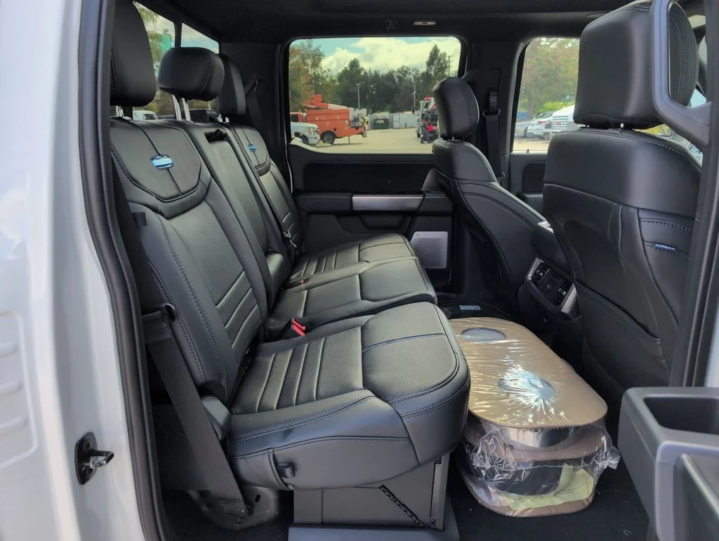 2026 Ford F-350 Super Duty Platinum - Photo 17