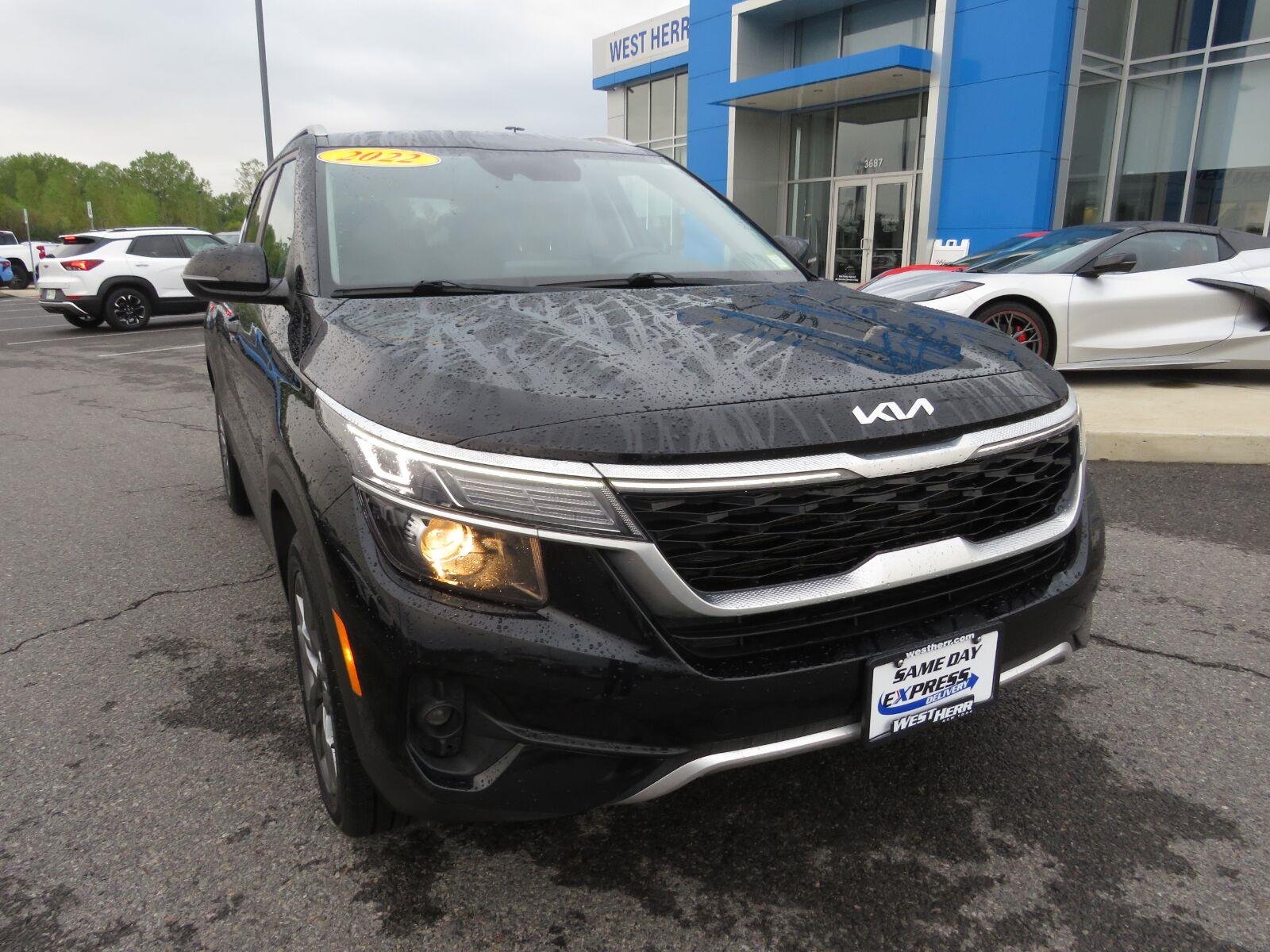 Used 2022 Cherry Black Kia S image 3