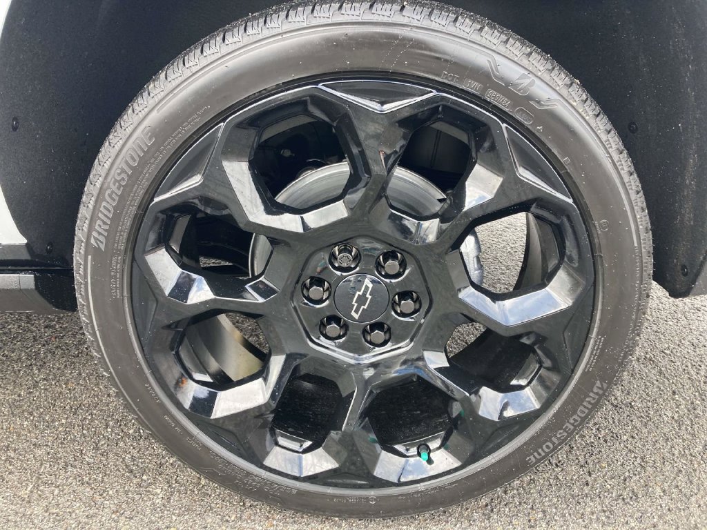 New 2026 Polar White Tricoat Chevrolet High Country image 10