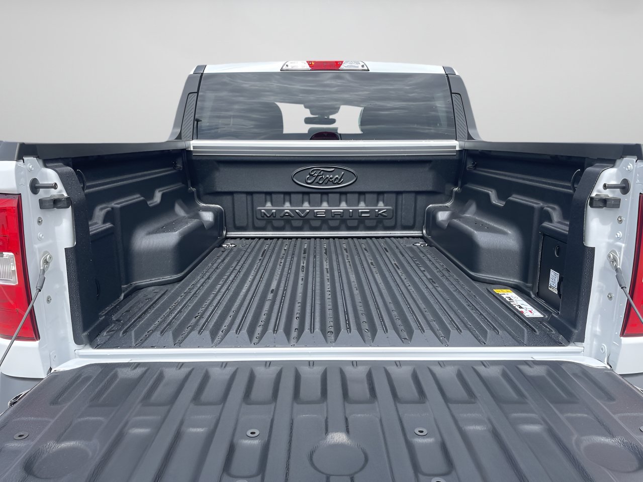 New 2026 Oxford White Ford XLT image 8