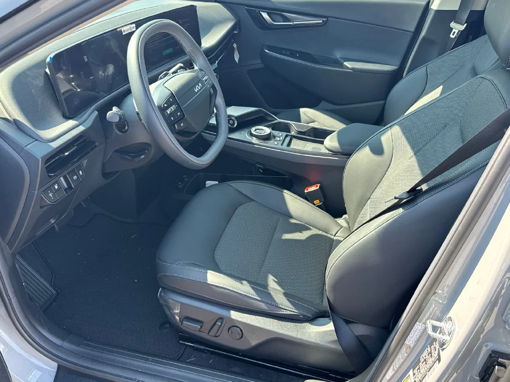New 2026 Wolf Gray Kia LIGHT image 9