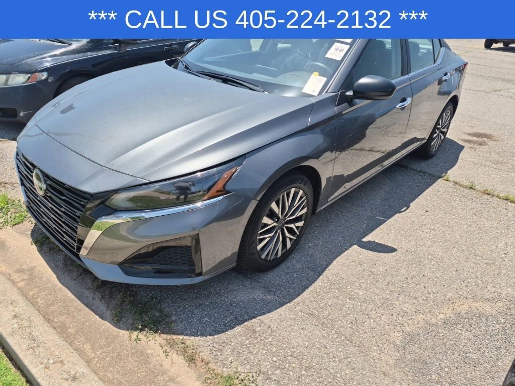 Used 2025 Gray Nissan SV image 1