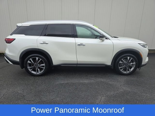 Used 2023 White INFINITI LUXE image 8