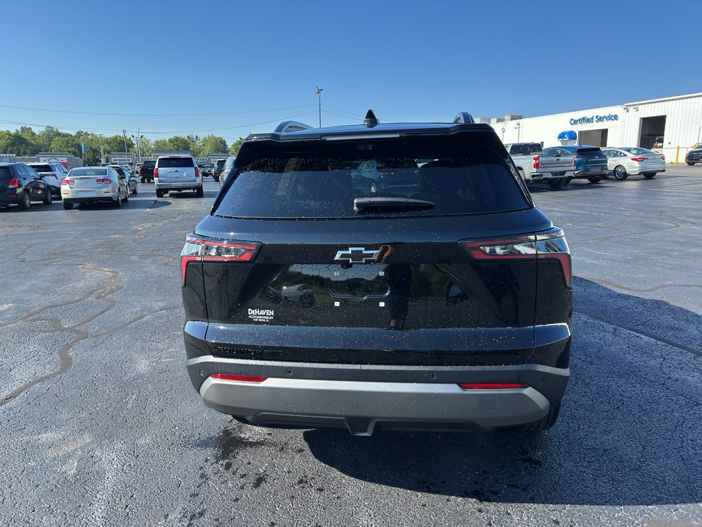 2027 Chevrolet Equinox LT - Photo 10