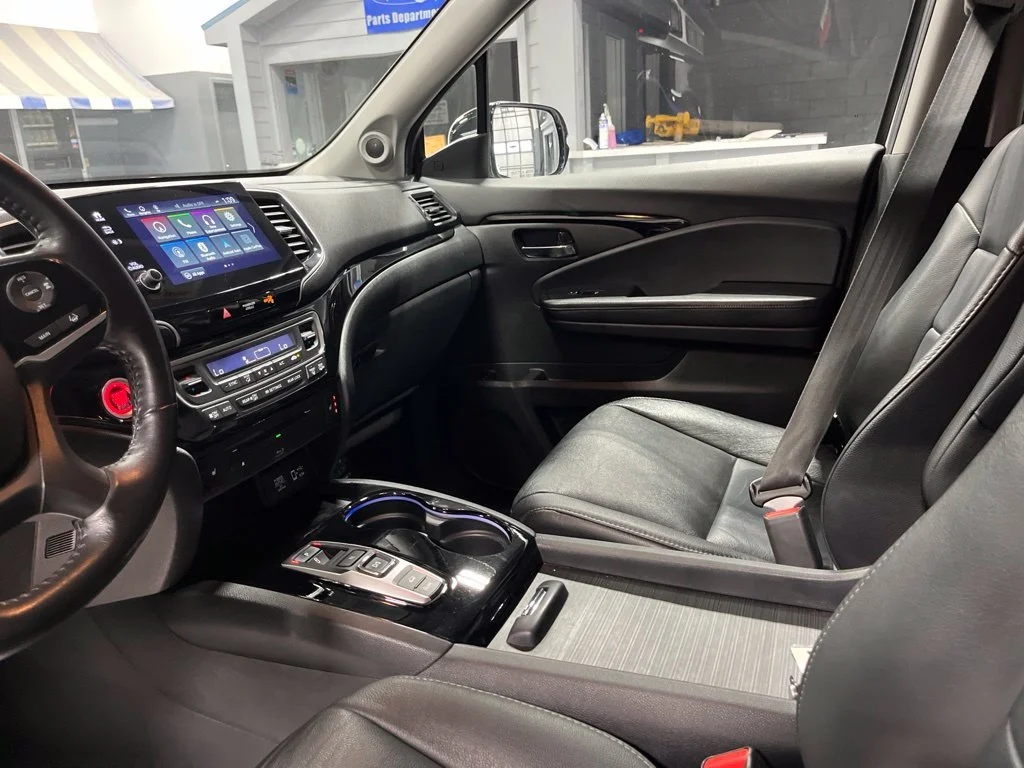 Certified Used 2020 Platinum White Pearl Honda Touring image 14