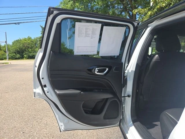Used 2022 Bright White Clearcoat Jeep Limited image 13