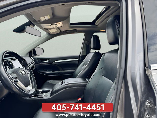 Used 2018 Gray Toyota XLE image 27