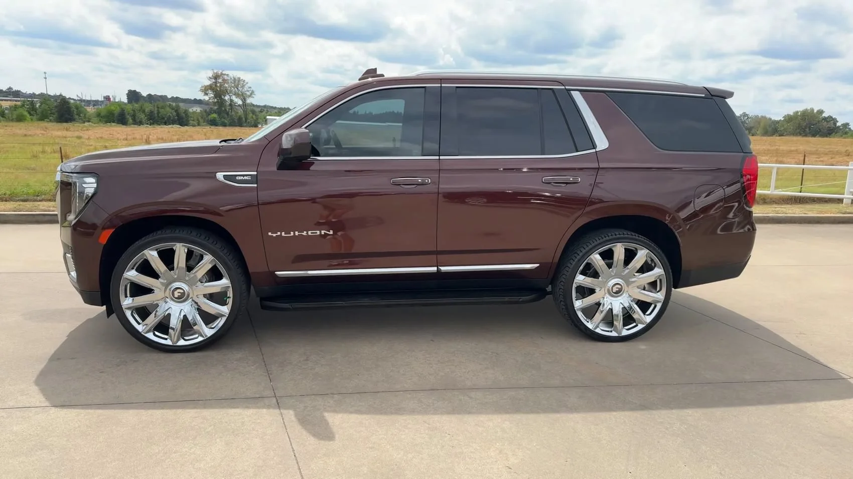 2023 GMC Yukon SLT - Photo 6