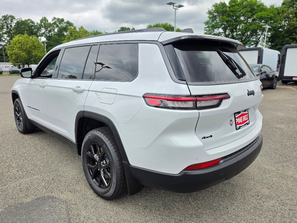 New 2026 Bright White Clear-Coat Exterior Paint Jeep Limited Reserve image 10