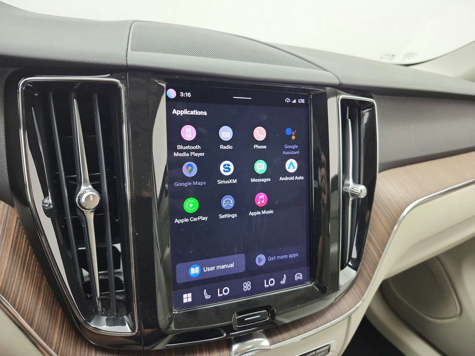 Used 2022 Thunder Grey Metallic Volvo Momentum image 9
