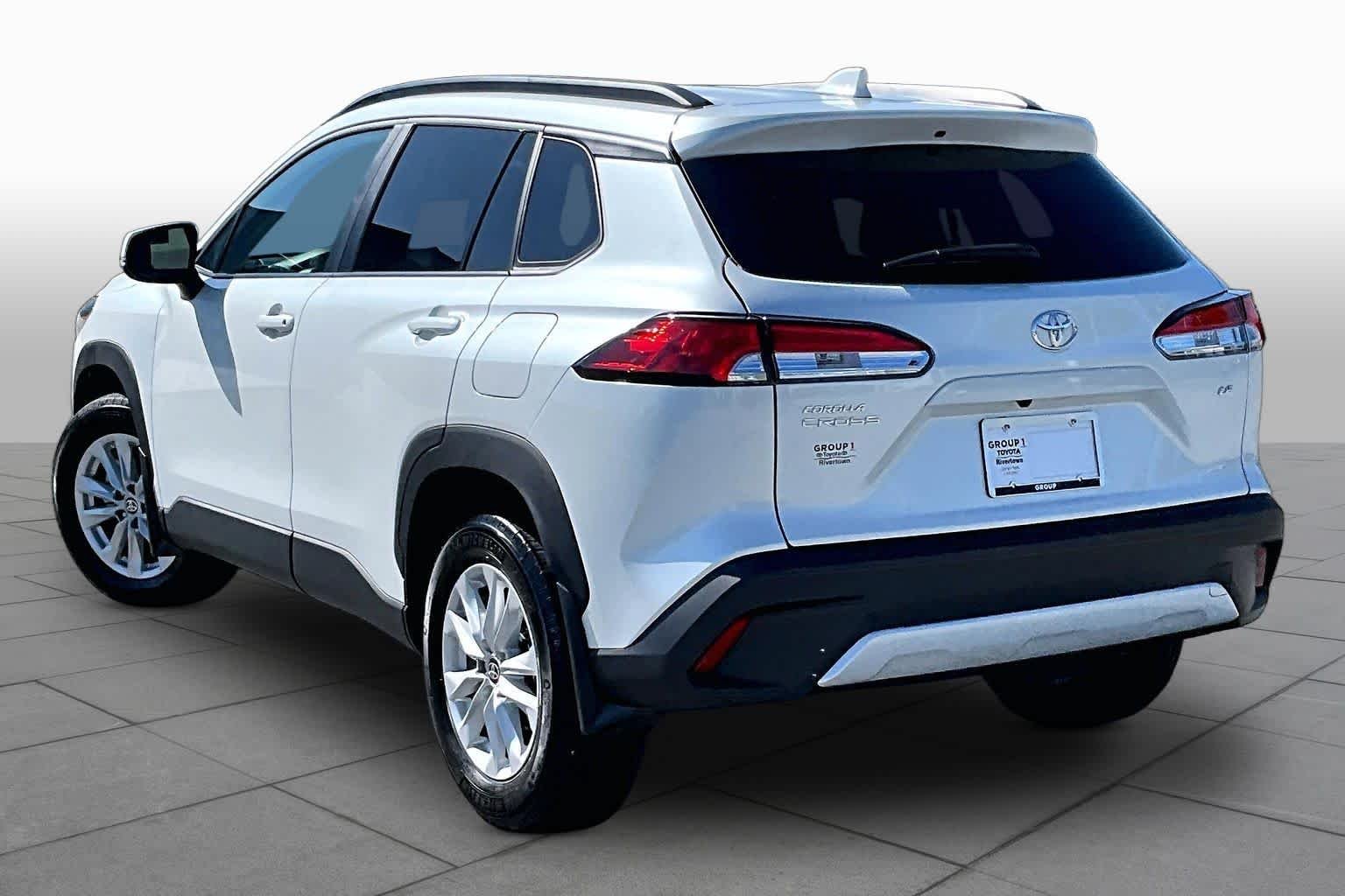 Used 2024 Wind Chill Pearl Toyota LE image 12