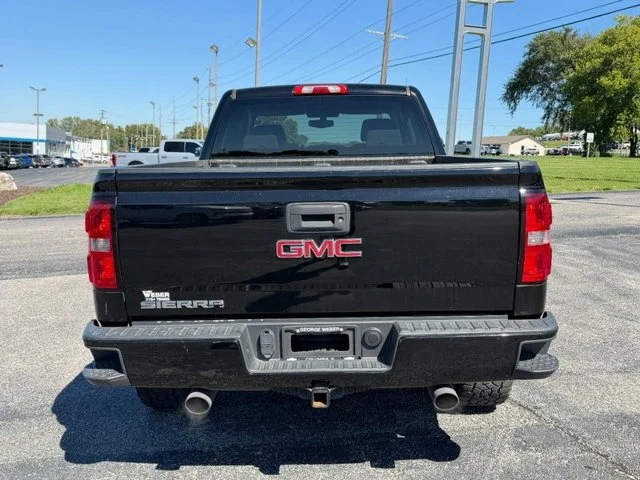 Used 2017 ONYX BLACK GMC NA image 4