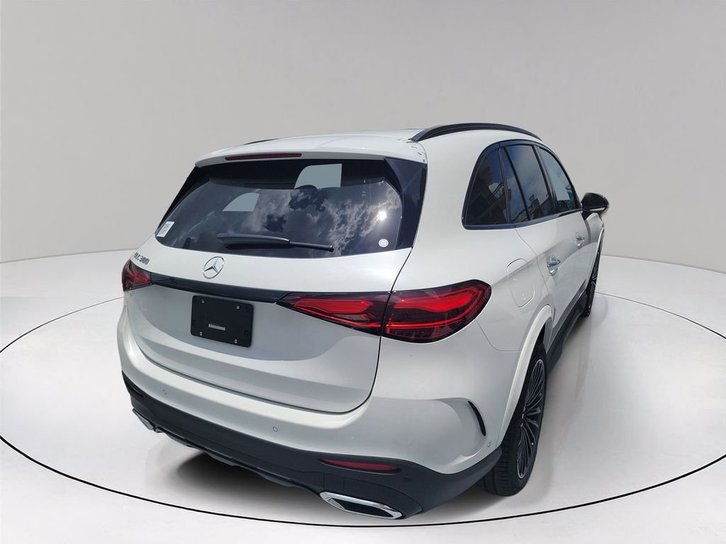 New 2026 MANUFAKTUR Moonlight White Metallic Mercedes-Benz GLC 300 image 6