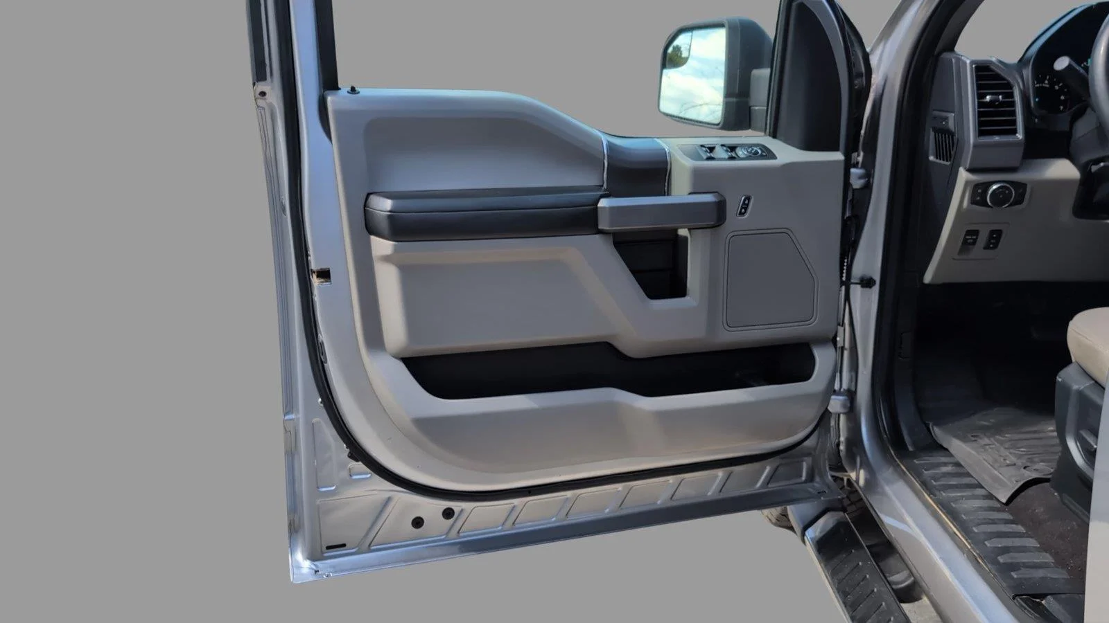 Used 2020 Iconic Silver Ford XLT image 11