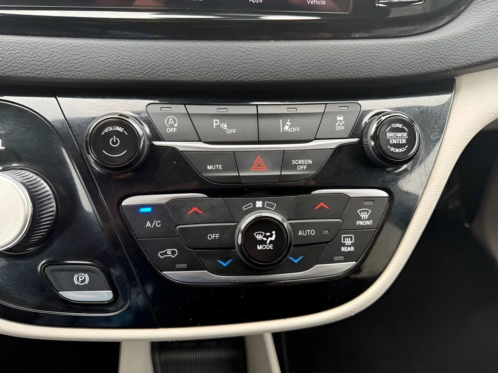 Used 2024 Silver Chrysler Touring L image 24