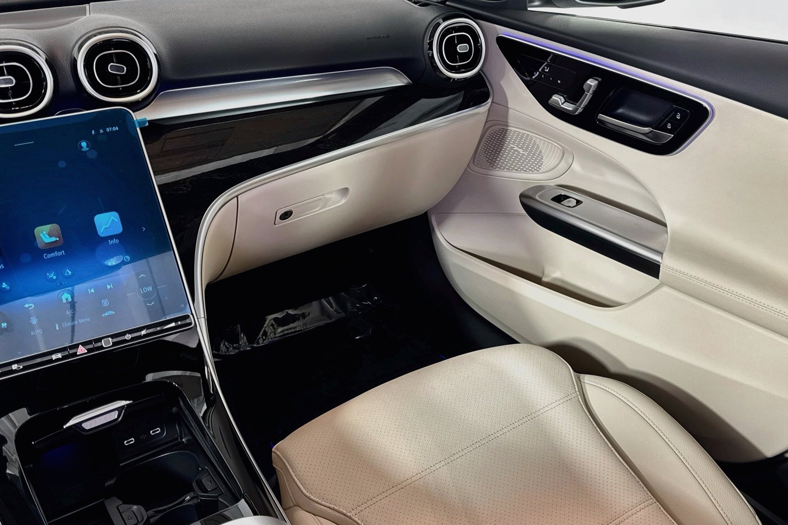 New 2026 Polar White Mercedes-Benz C 300 image 21