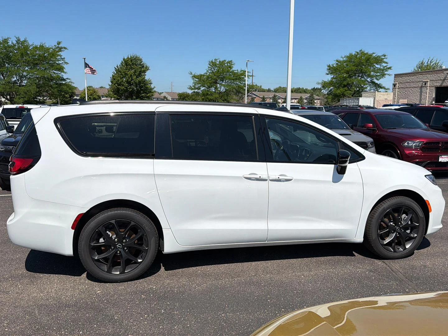 2026 Chrysler Pacifica Limited - Photo 8