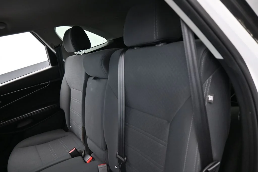 Used 2020 Snow White Pearl Kia LX image 27