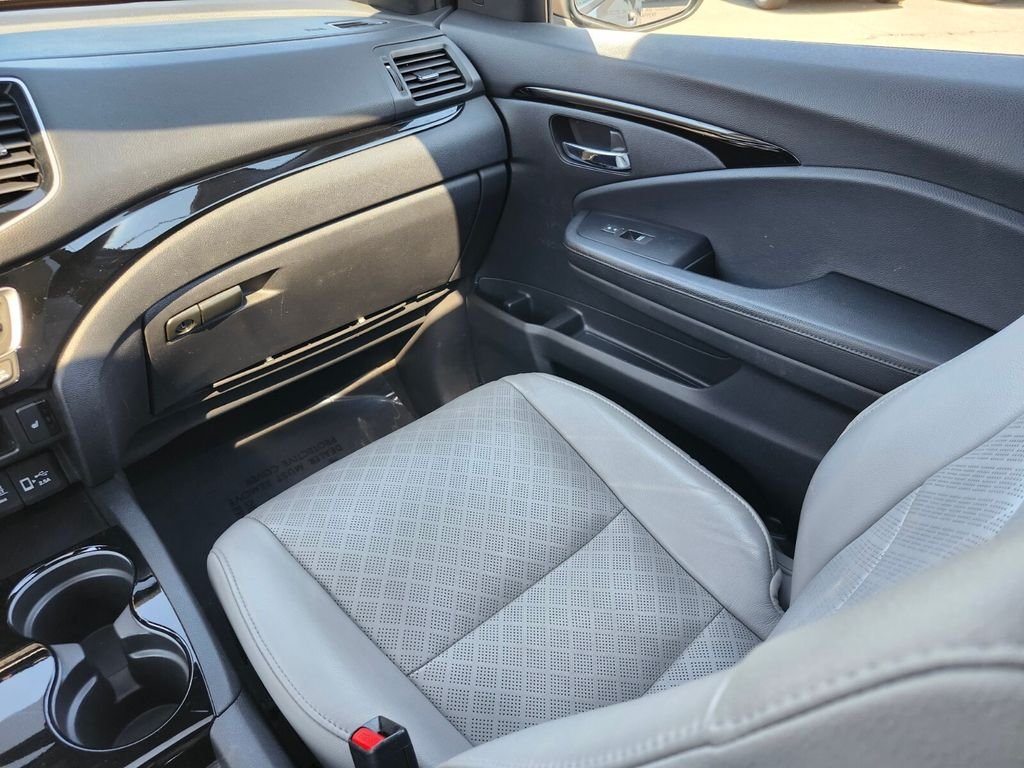 Used 2019  Honda Touring image 16