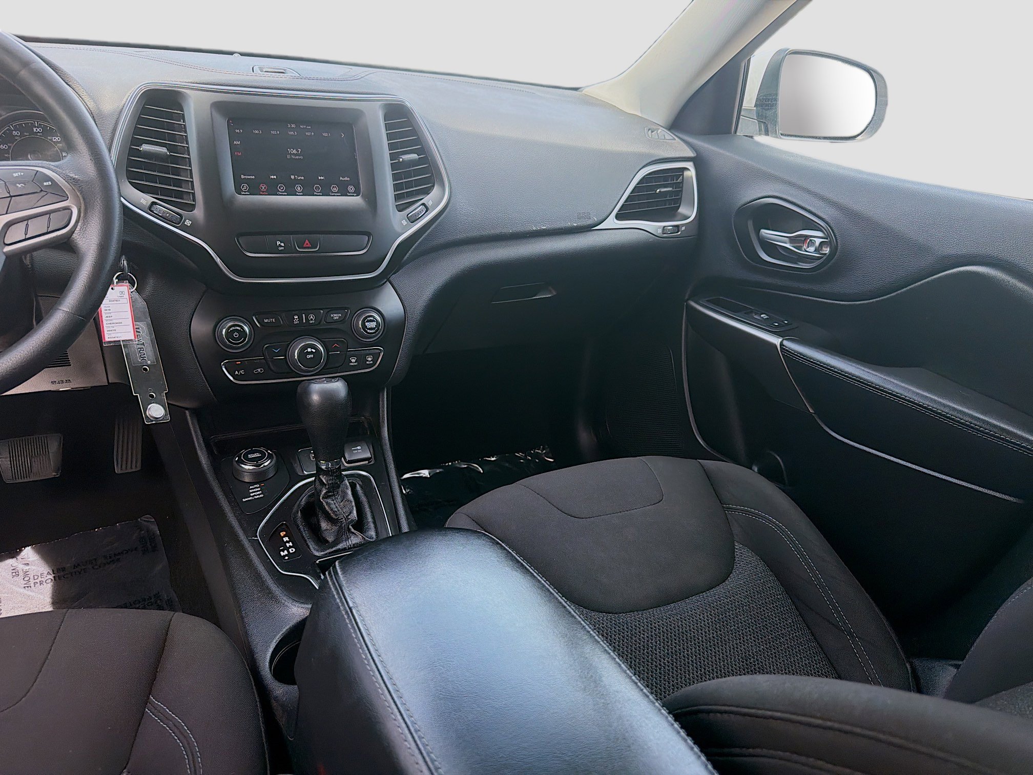Used 2019 Bright White Clearcoat Jeep Latitude image 20