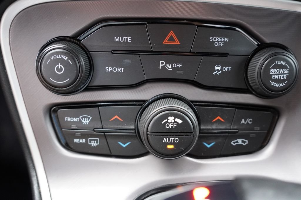 Used 2022 Red Dodge SXT image 25