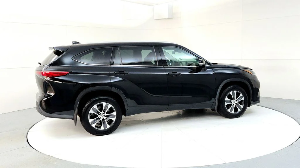 Used 2021 Black Toyota XLE image 6