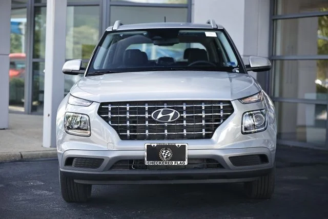 New 2026 Shimmering Silver Hyundai SEL image 2