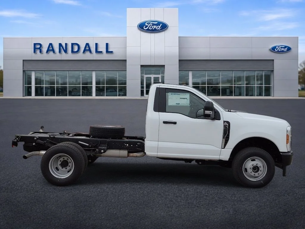 New 2026 Oxford White Ford F-350® XL image 6