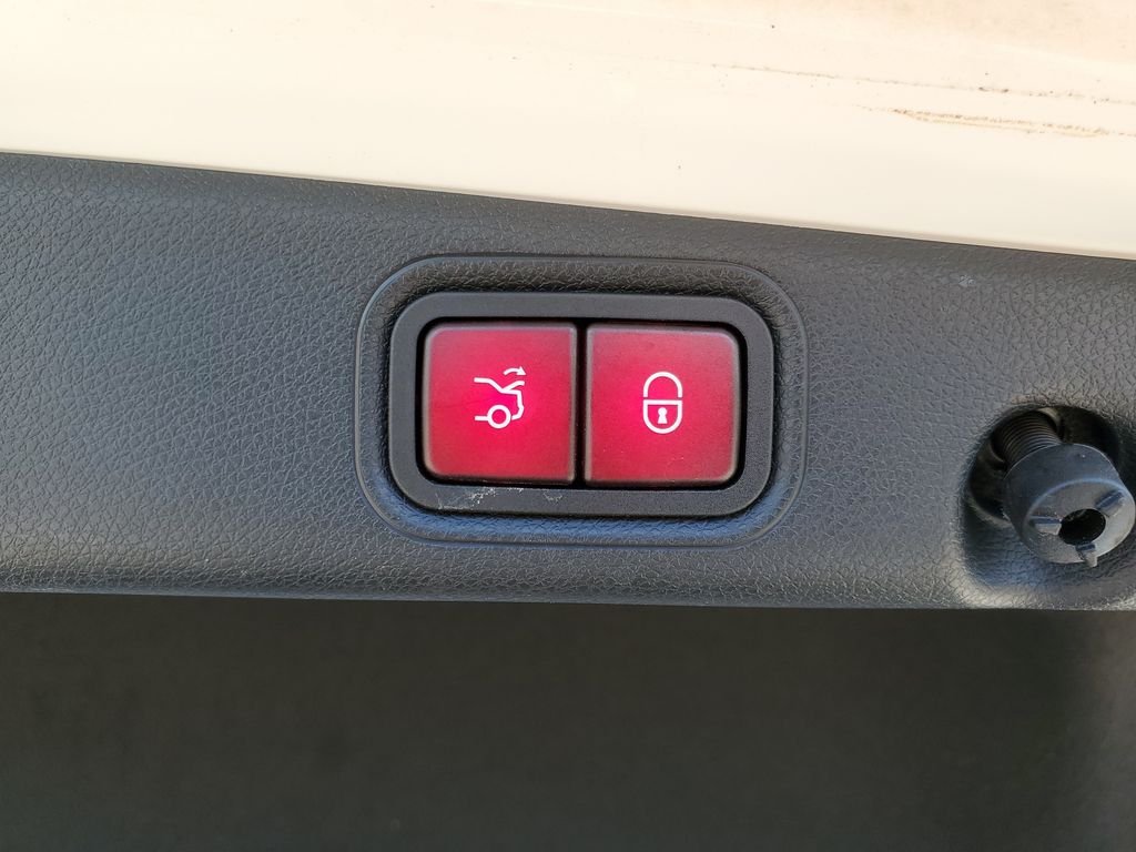 Used 2022 Polar White Mercedes-Benz E350 4MATIC® image 9