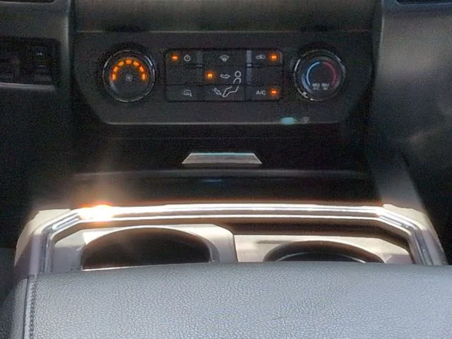 Certified Used 2020 Oxford White Ford XLT image 18
