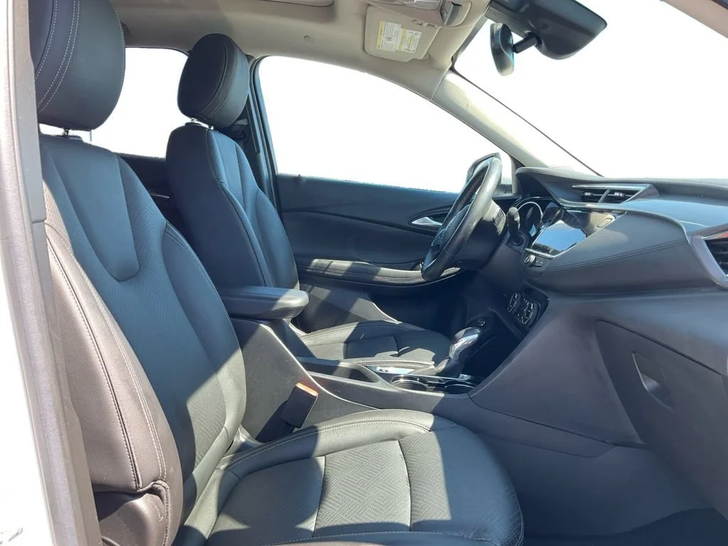 Used 2023 WHITE FROST TRICOAT Buick Essence image 26