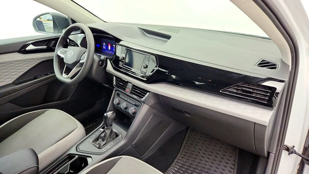 Used 2022 Pure White Volkswagen S FWD image 24