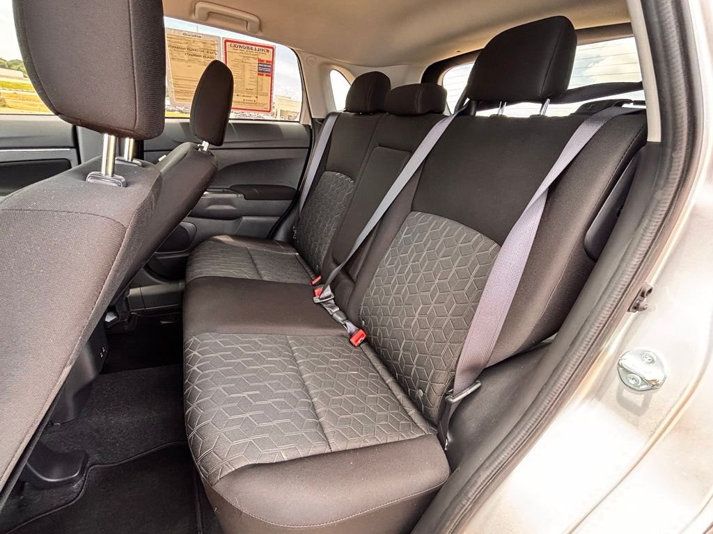 Used 2026 Silver Mitsubishi  image 26