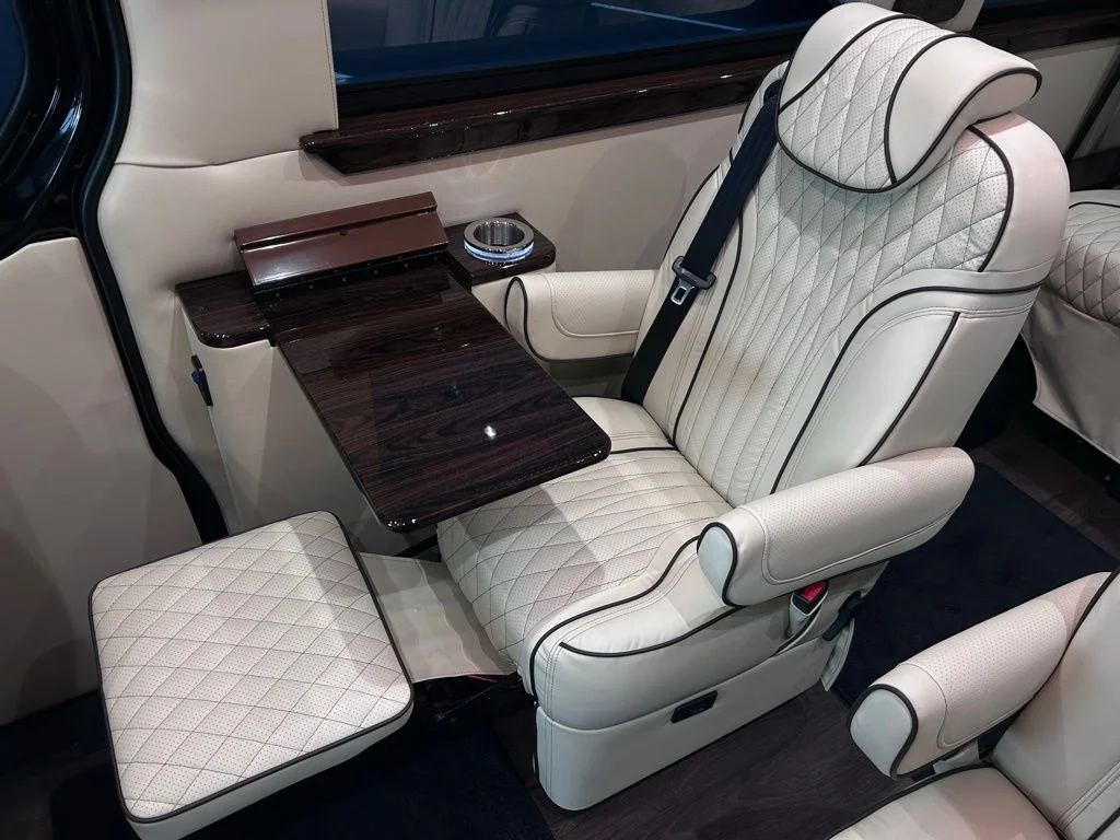New 2026 Obsidian Black Mercedes-Benz Discovery Touring image 33