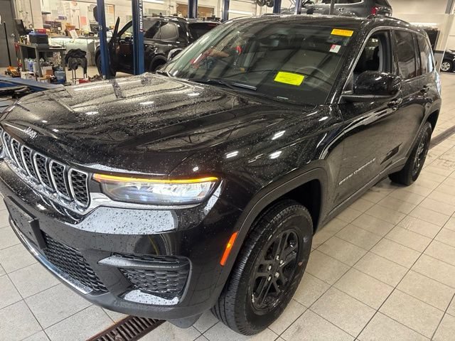 Certified Used 2023 Diamond Black Crystal Pearlcoat Jeep Laredo image 3